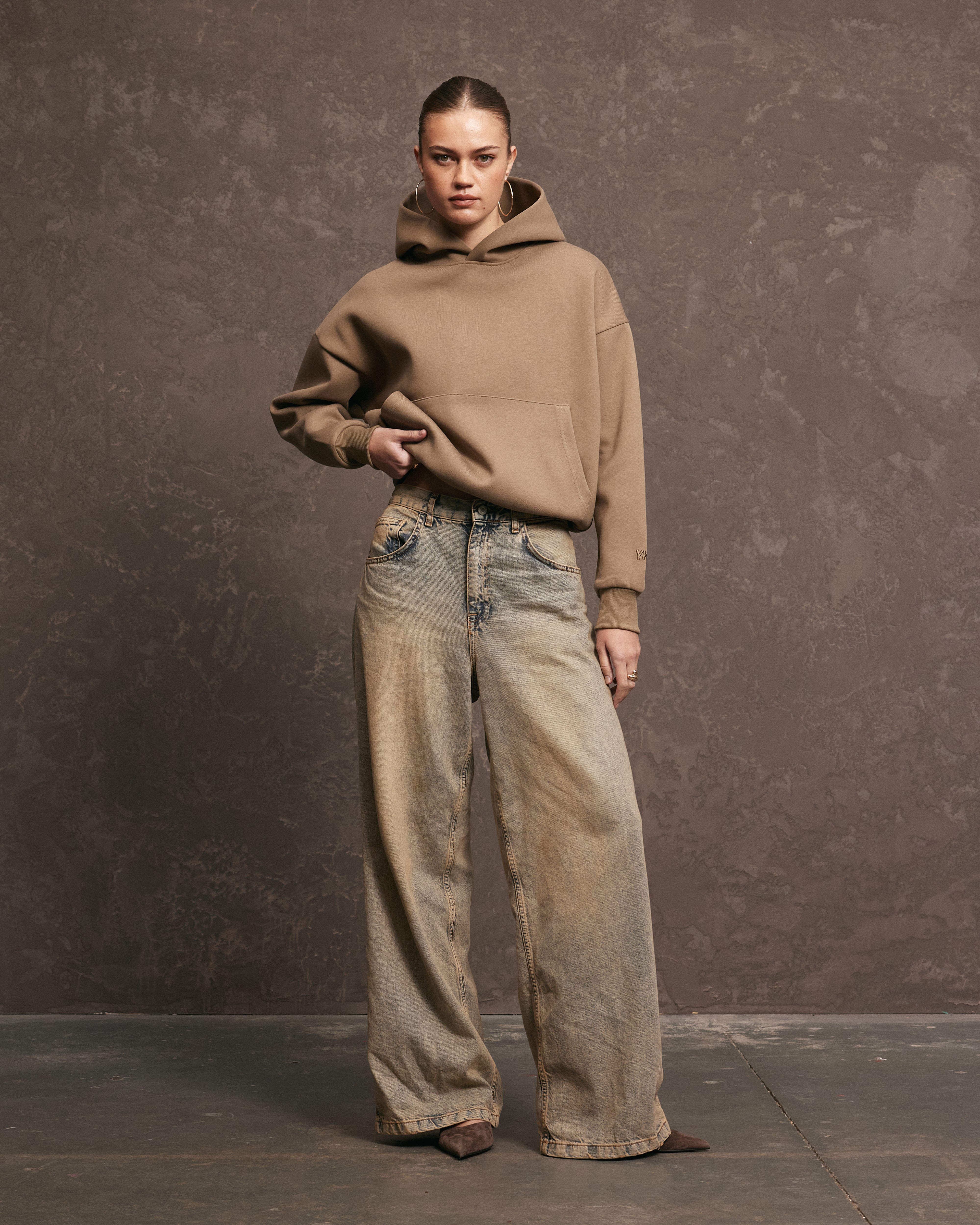 Taupe_Girl_Full.jpg