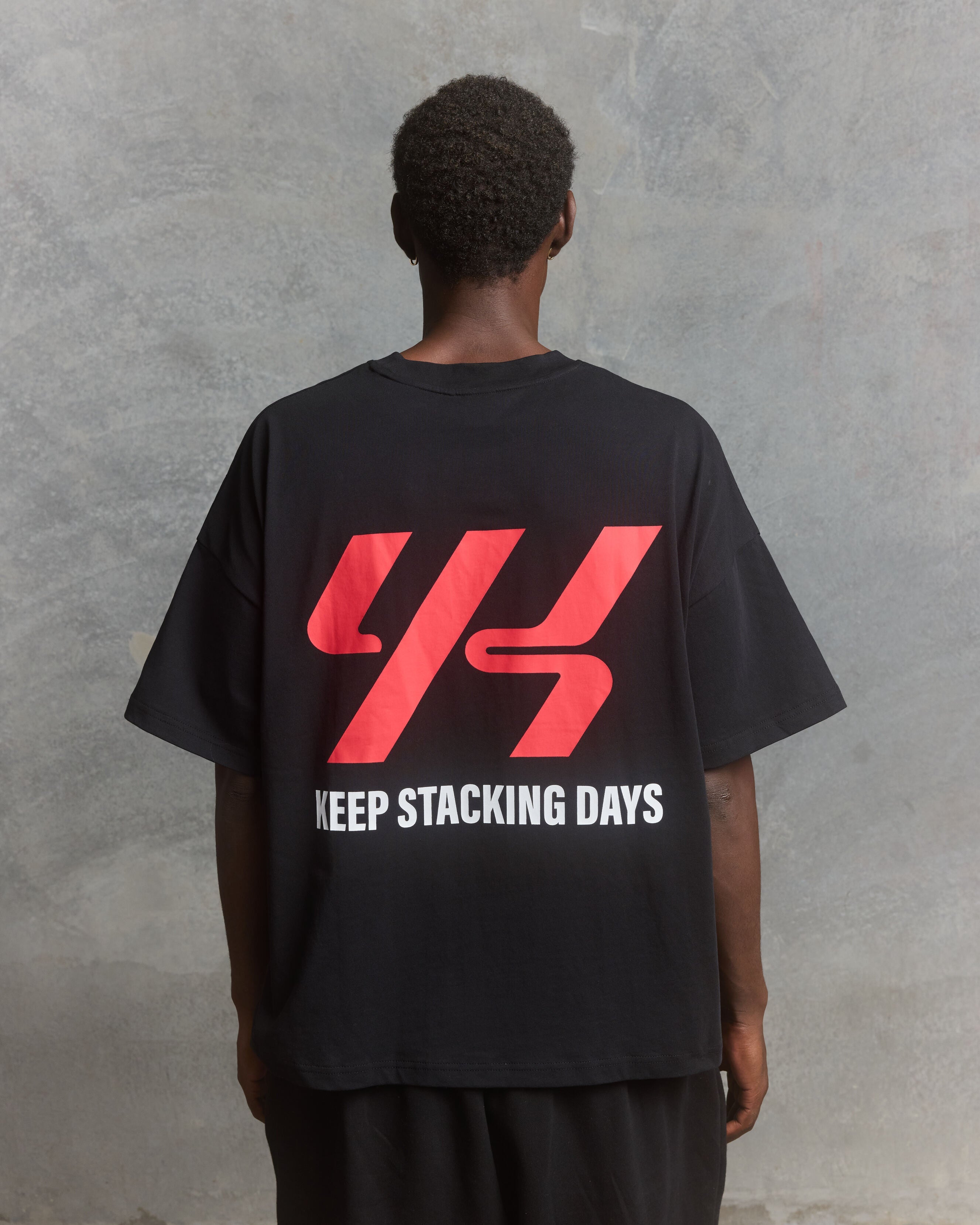 YK Move Keep Stacking Days Evolve Tee | Black
